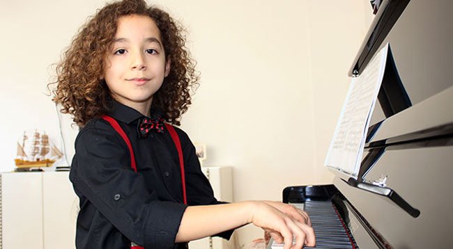 Dünyaca Ünlü Orkestralarda Piyano Çalmak İstiyor