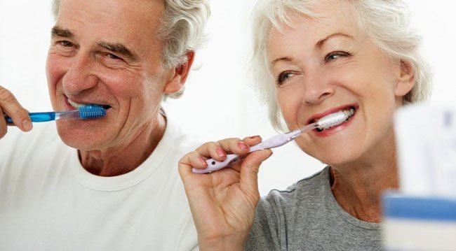 Yaşlılıkta Daha Sık Diş Fırçalanmalı